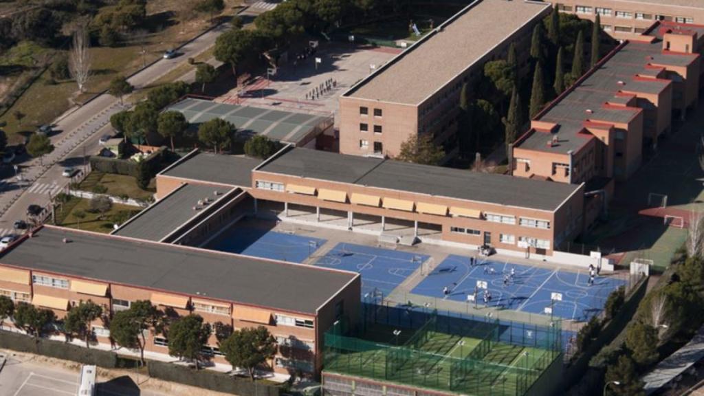Vista del colegio Everest desde las alturas.
