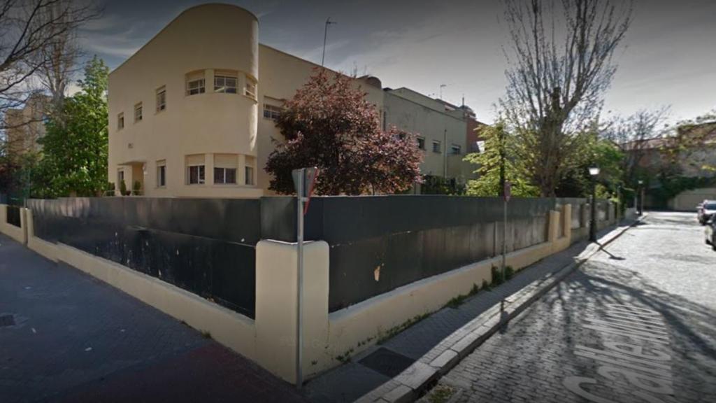 Exterior del colegio Estilo