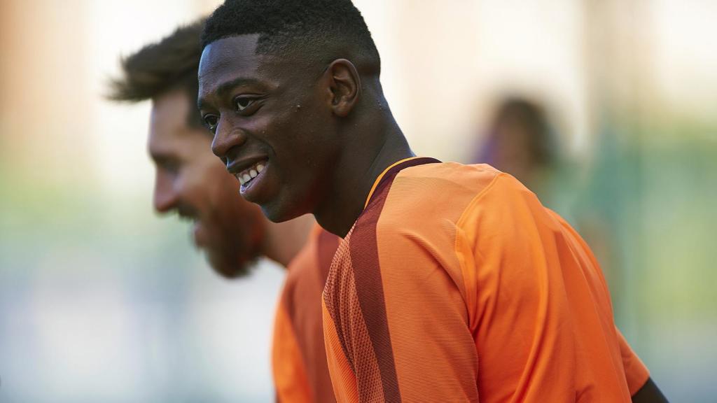 Dembélé, junto a Messi, en el último entrenamiento del Barcelona.