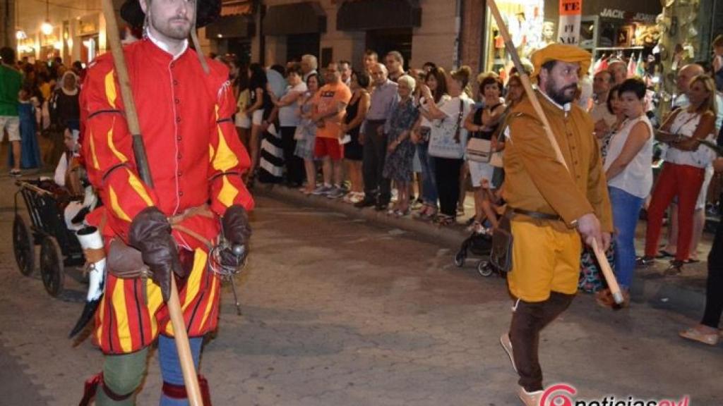 desfile feria imperiales comuneros semana renacentista medina valladolid 48