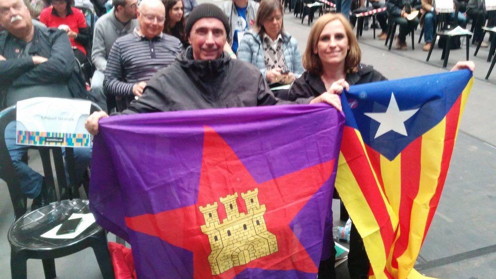 Belén, la madrileña que promueve el 1-O, junto a Lluis Llach.