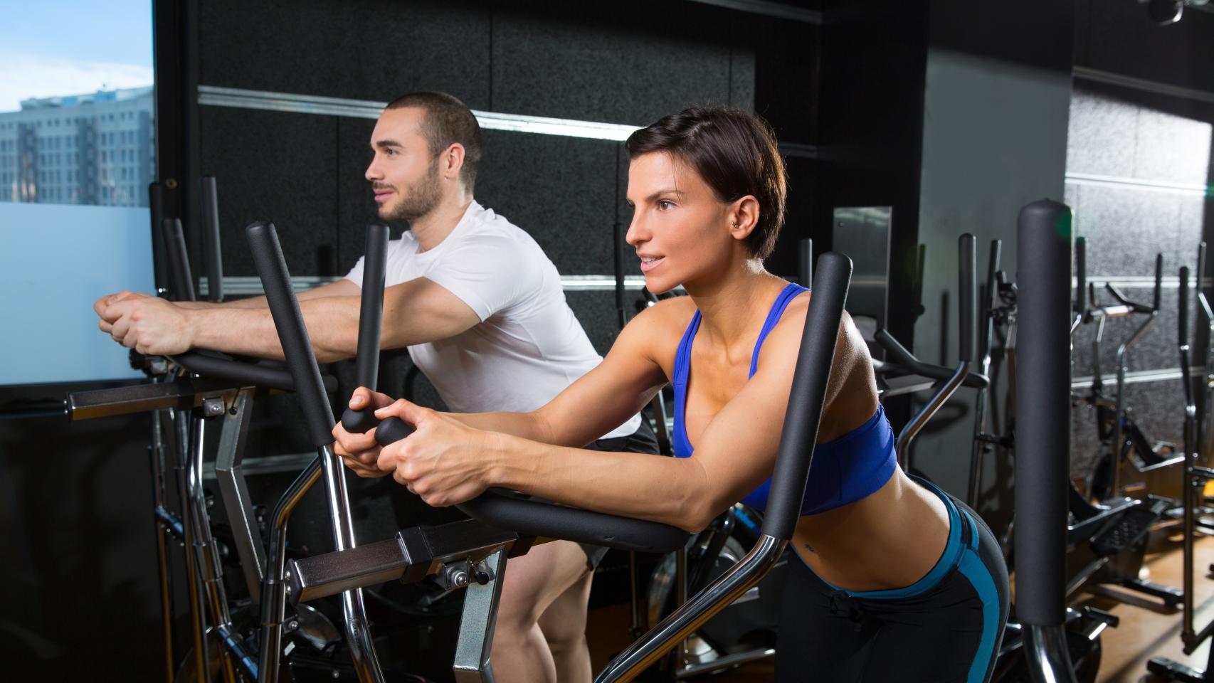 Ejercicio en la bicicleta elíptica.