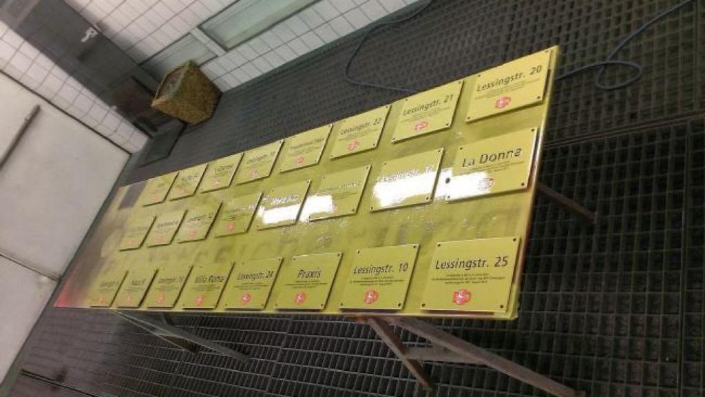 Klee otorga placas de calidad a los burdeles.