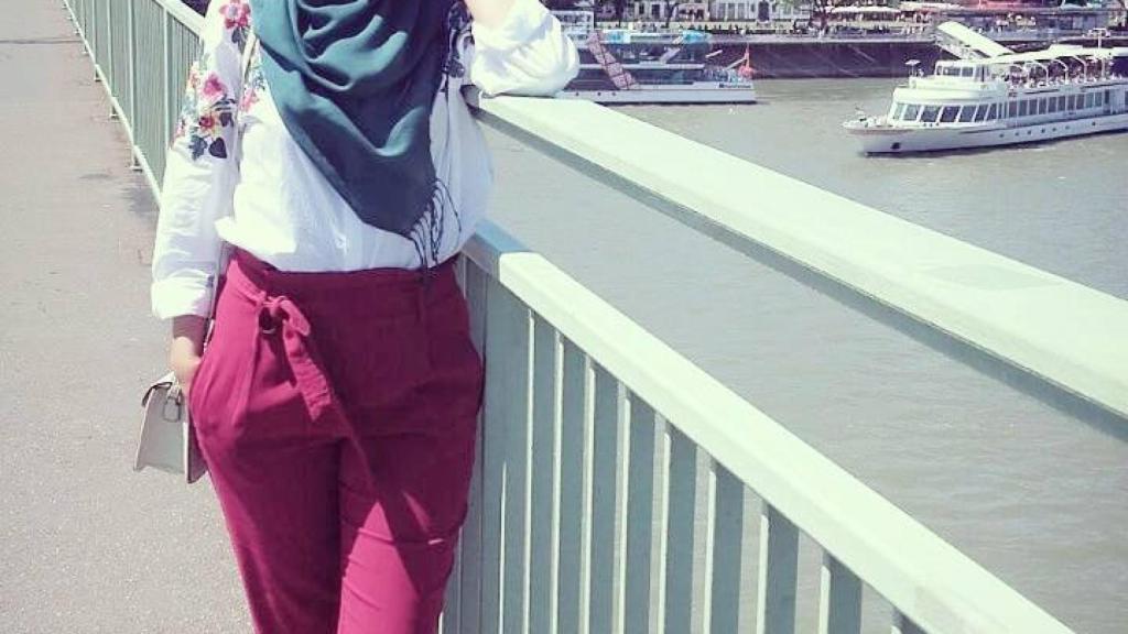 Mounia es profesora de Turismo para Formación Profesional.