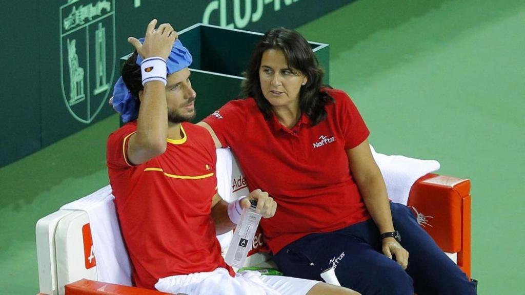 Conchita, durante un partido de Davis con Feliciano López.