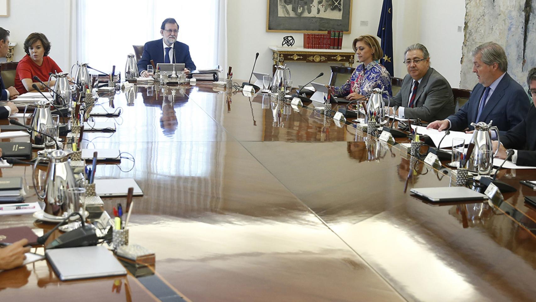 Reunión del Consejo de Ministros para recurrir la ley del refereréndum.