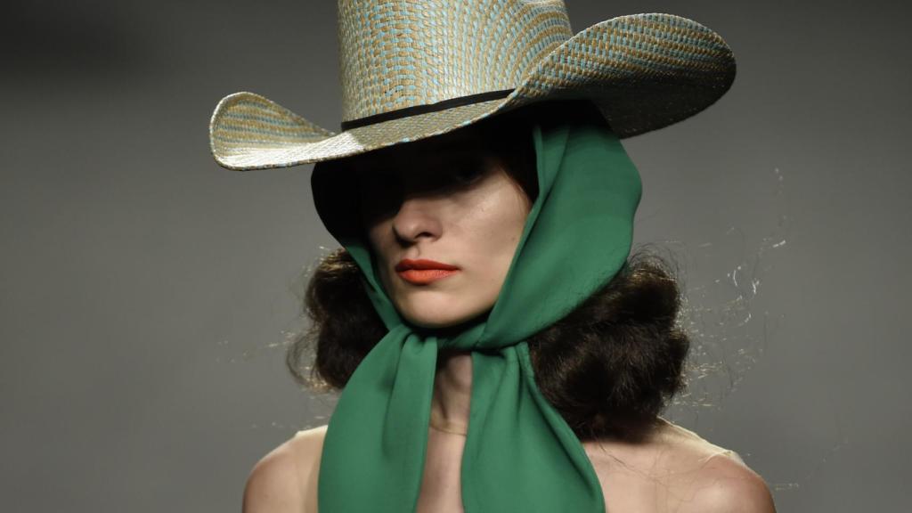 Locking aporta ligeros aires estadounidenses con sombreros tipo cowboy. | Foto: GTRES.