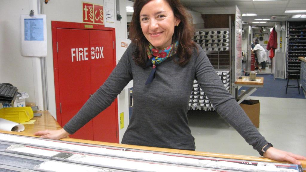 Laia Alegret Badiola en el laboratorio del Resolution.