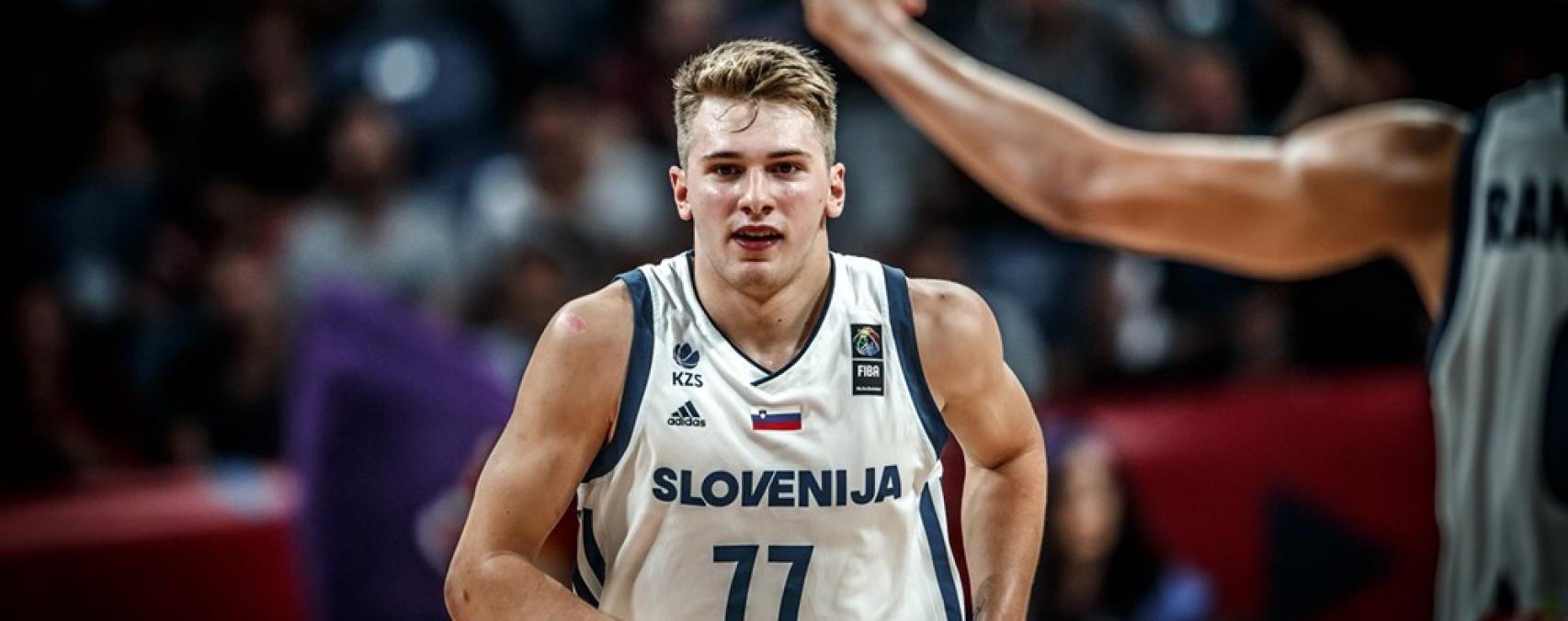 Luka Doncic en el encuentro contra Letonia.