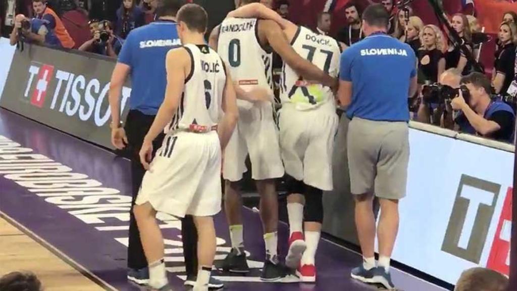 Luka Doncic, lesionado durante la final del EuroBasket Foto: Twitter (@pilarcasado)