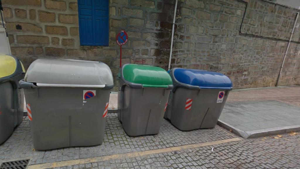 Los contenedores donde el indigente encontró al bebé.