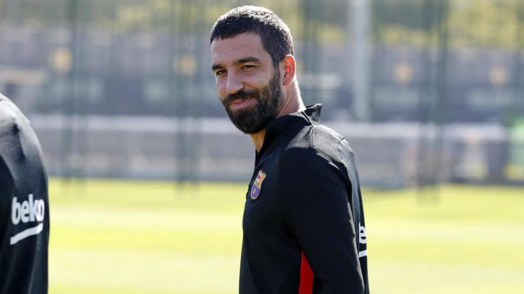 Arda Turan, en un entrenamiento con el Barcelona, único lugar donde se le ha visto.