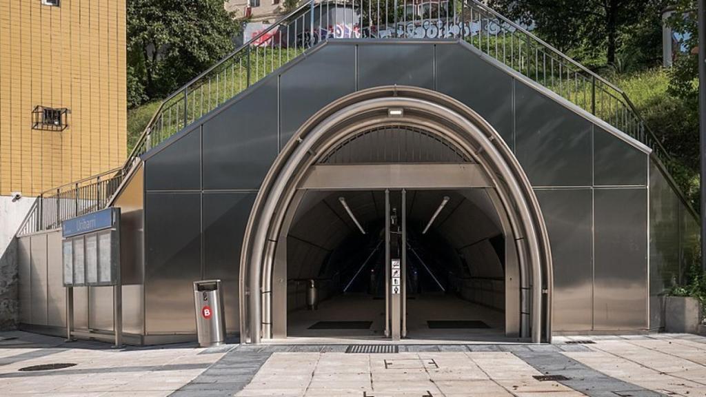 Acceso a la estación de Uribarri.