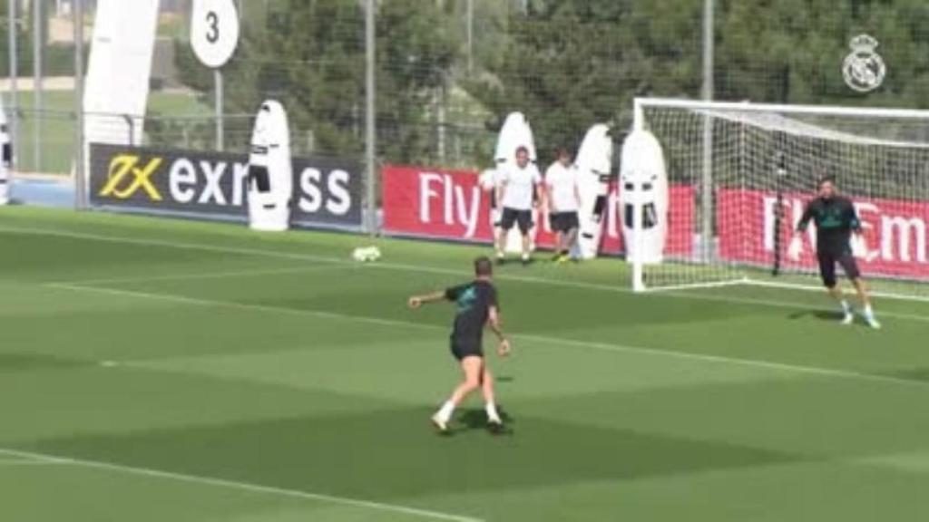 Golazo de Ramos en el entrenamiento