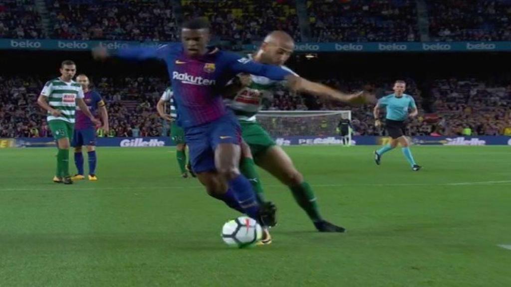 Polémico penalti en el Barcelona - Eibar. Foto: Twitter (@elchiringuitotv)