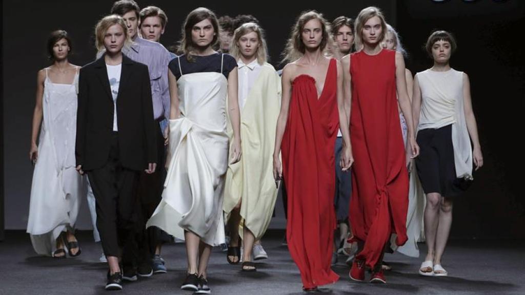 Desfile final de la firma Lye Lysyanne.