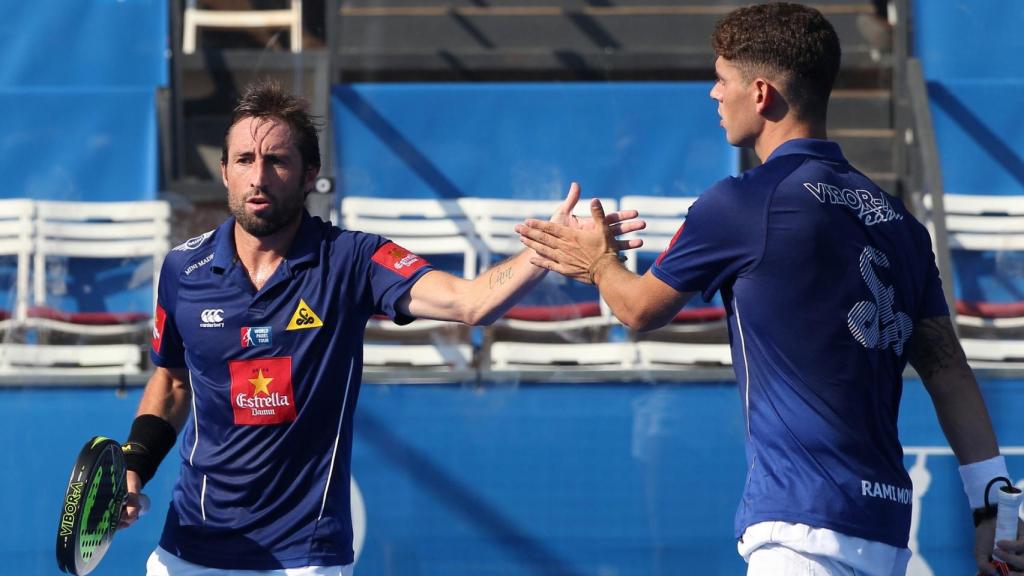 Maxi Grabiel  y Ramiro Moyano durante su encuentro de dieciseisavos.