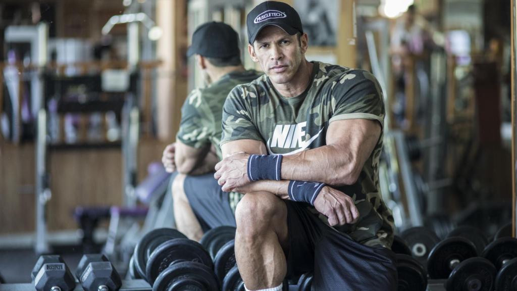 Wastecley Moraes Costa Lima posa en su gimnasio.