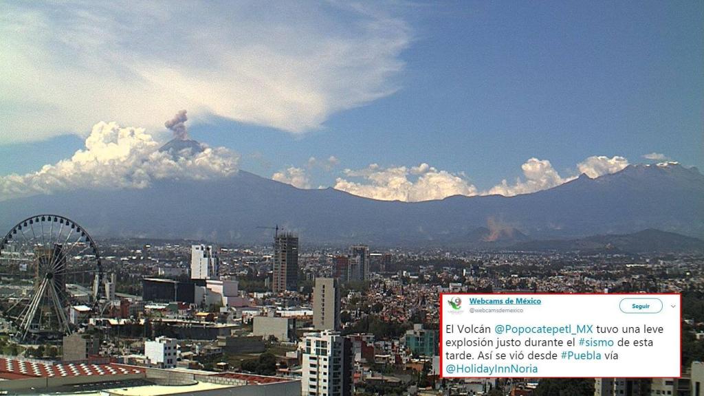 El momento de la exhalación del Popocatepelt.