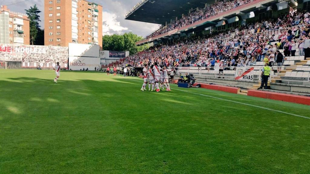 El Rayo celebra un gol en su estadio.