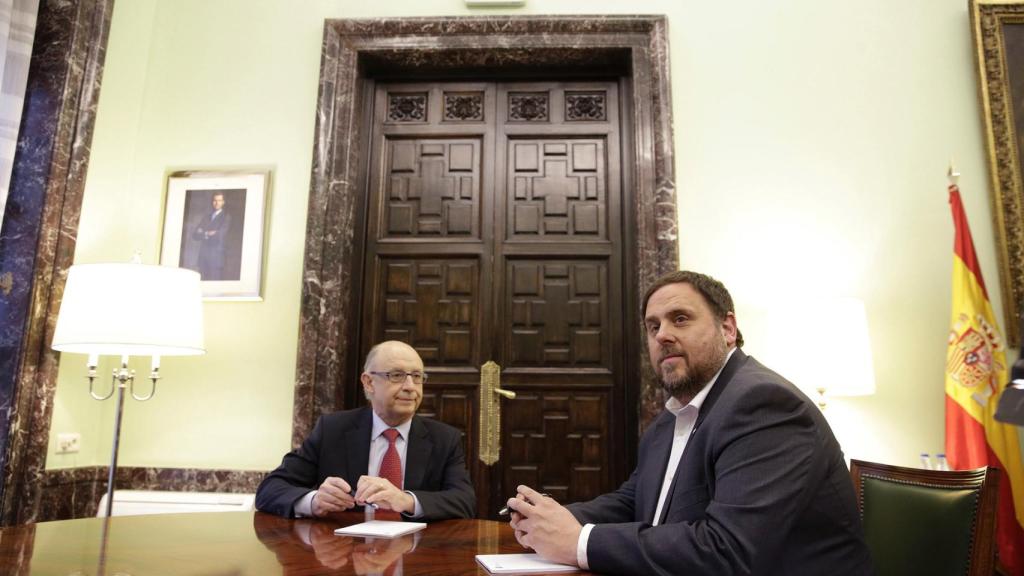 Cristóbal Montoro y Oriol Junqueras en una reunión en marzo en  Madrid.