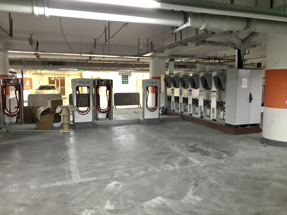 supercargador mas grande del mundo tesla en construccion