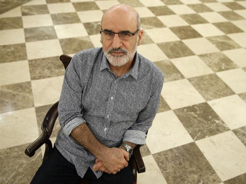 Fernando Aramburu ha dejado libertad de actuación en la adaptación.