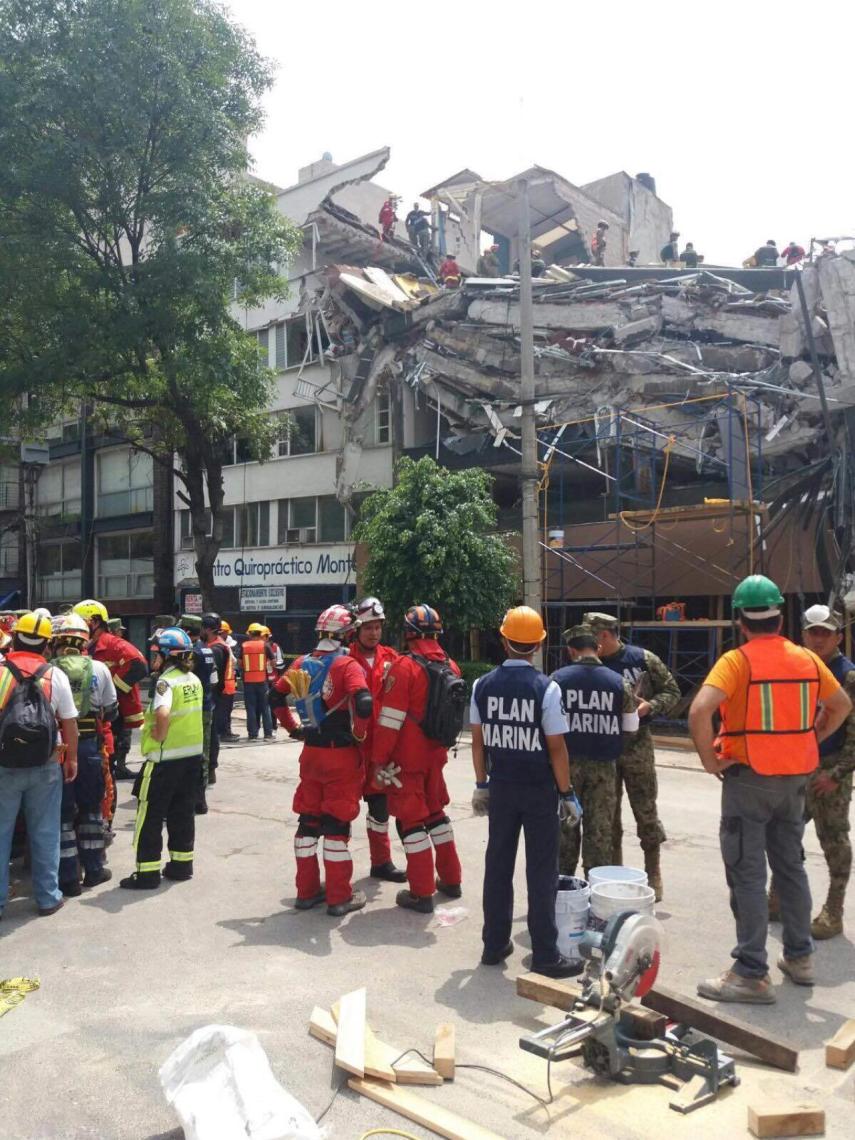 Los equipos de rescate harán la última parte del desescombro de forma manual, por peligro de derrumbe