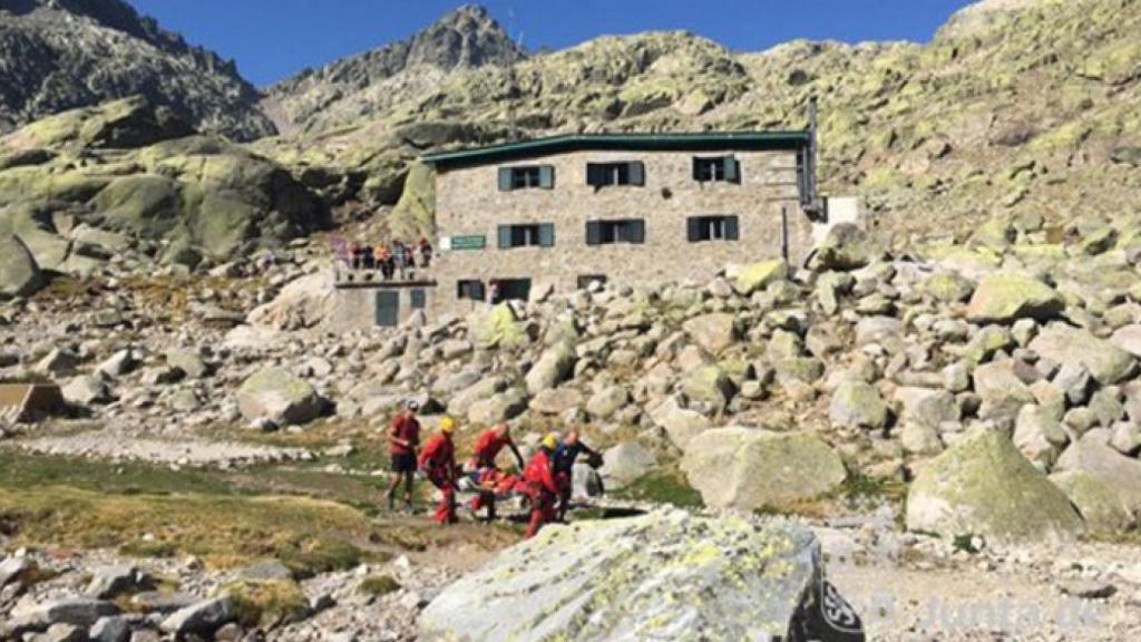 Avila-rescate-gredos-montanero-ambulancia