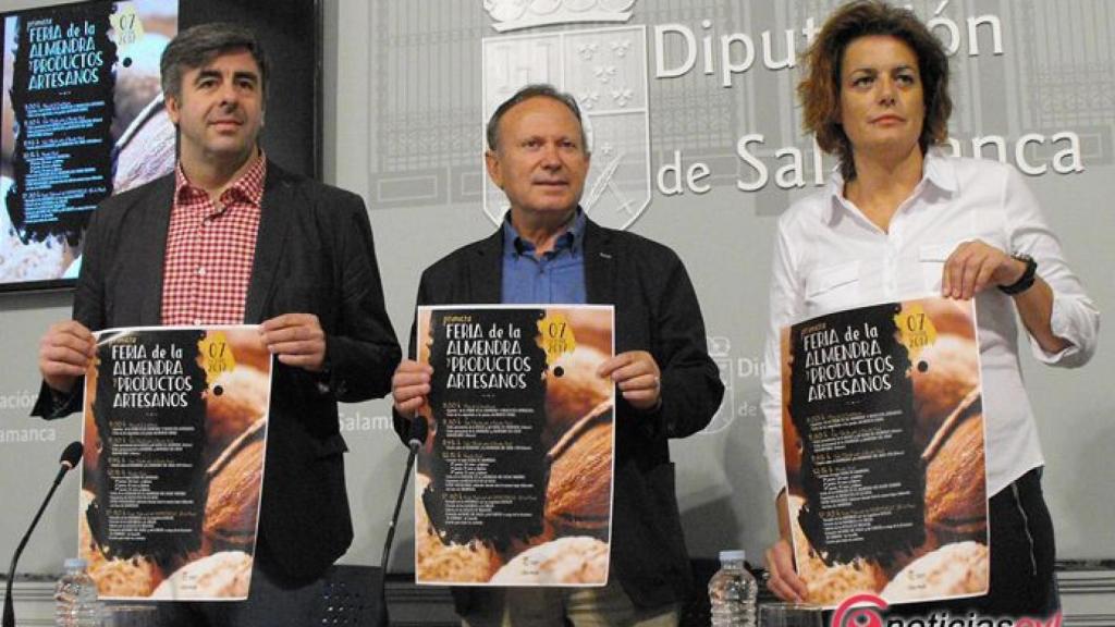 saucelle-salamanca-feria-almendra-productos-artesanos-presentacion
