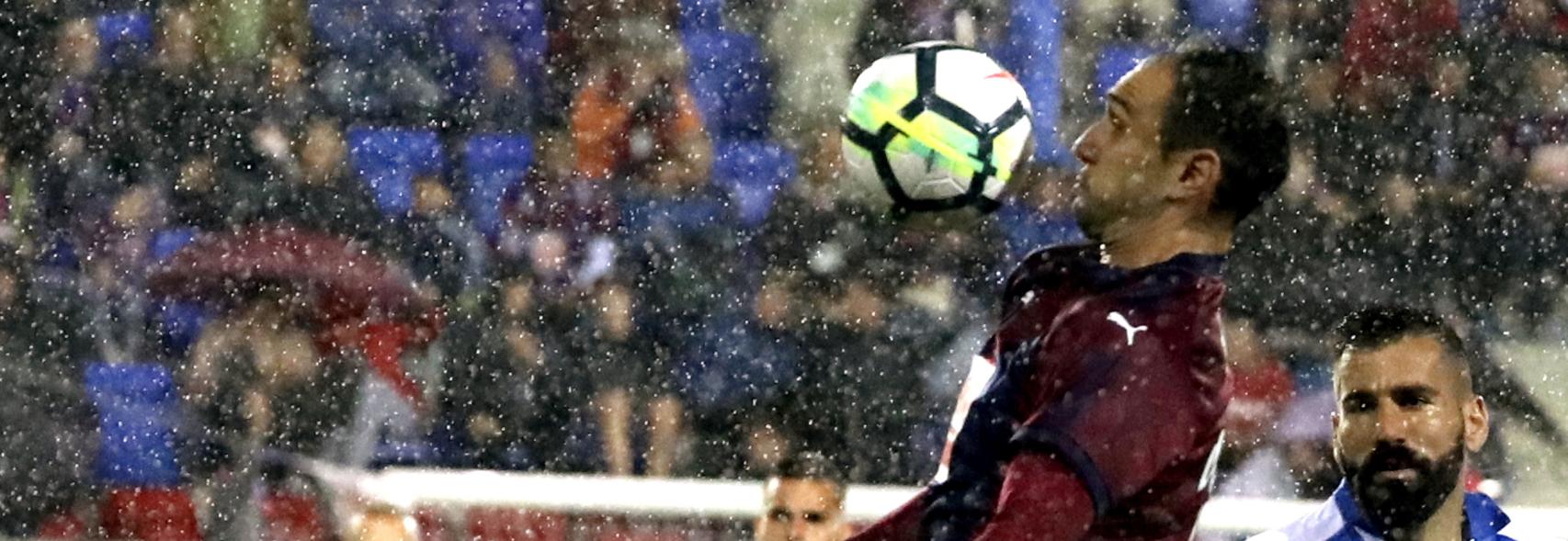 Ander Capa con el balón.