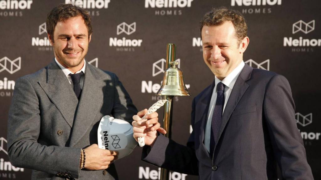 A la izquierda, el argentino Juan Pepa, junto a Juan Velayos, consejero delegado de Neinor.