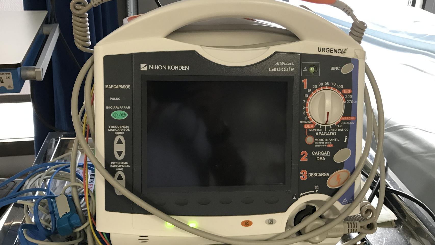Un desfibrilador de uso hospitalario.