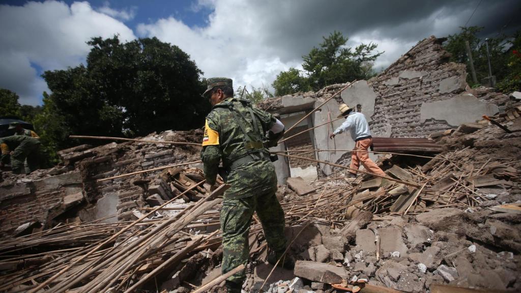 Las labores de rescate prosiguen en México.
