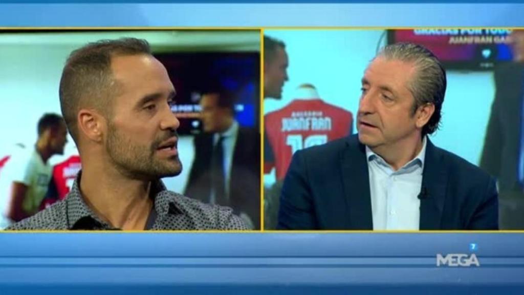 Juanfran, jugador de Levante, visita El Chiringuito. Foto: Twitter (@elchiringuitotv).