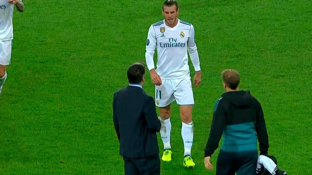 Gareth Bale abandonó el campo antes de tiempo y con molestias