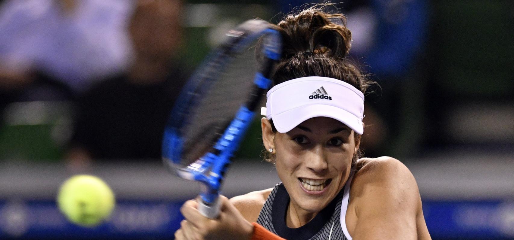 Muguruza, golpeando un revés en Wuhan.