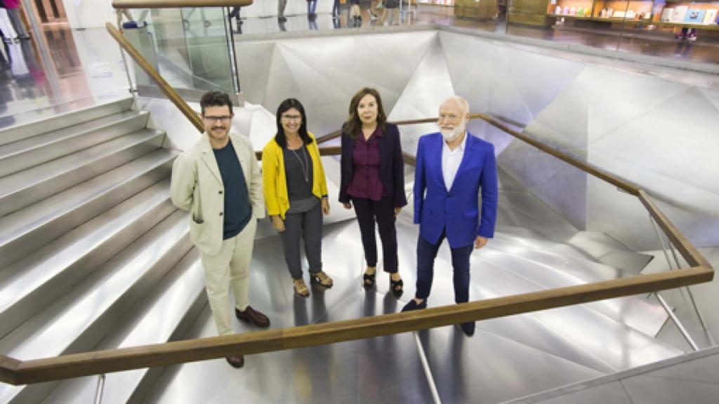 Image: El artista Asier Mendizabal, la galerista Elba Benítez y el mecenas Han Nefkens, Premios Arte y Mecenazgo