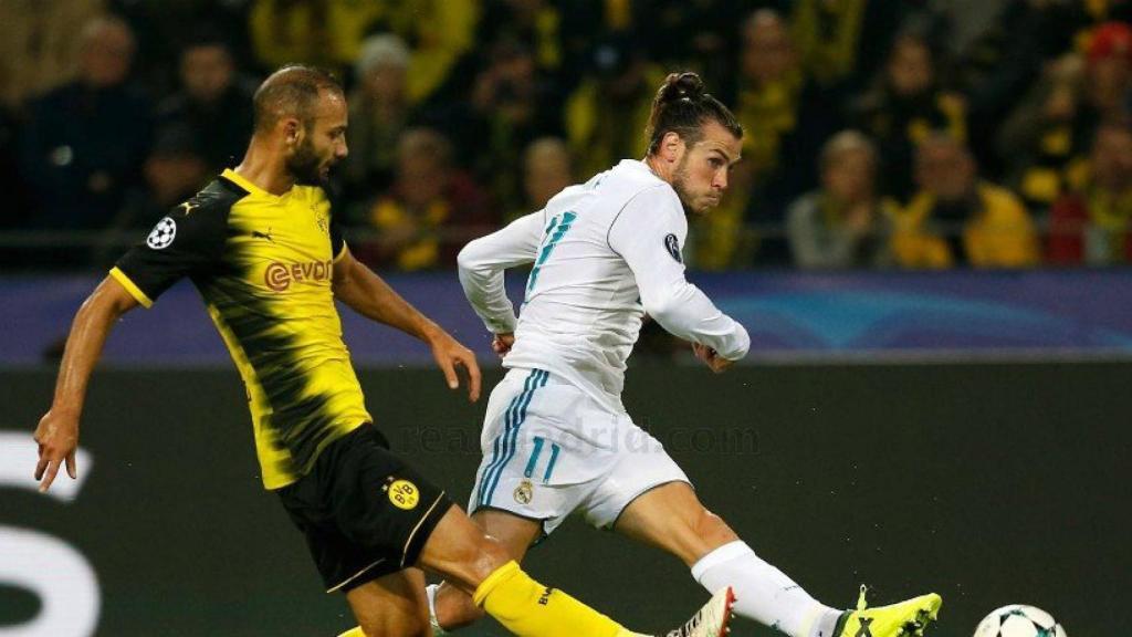 Gareth Bale lanza a portería