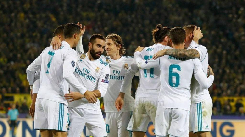 La plantilla del Real Madrid celebra los goles ante el Dortmund.