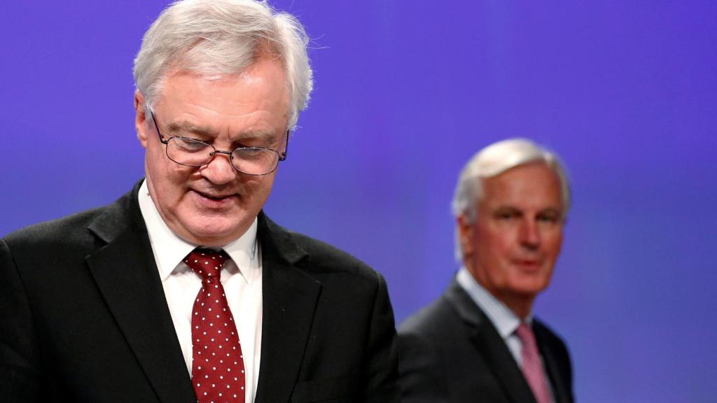 Los negociadores del 'brexit', David Davis y Michel Barnier