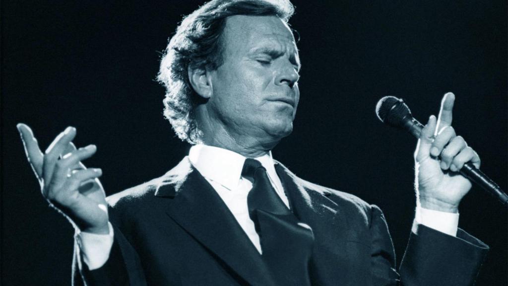 Julio Iglesias.