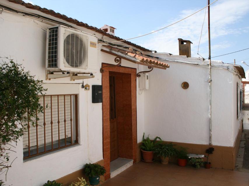 La casa donde se suicidó la pareja y donde ocultó su hijo mayor la muerte de sus padres