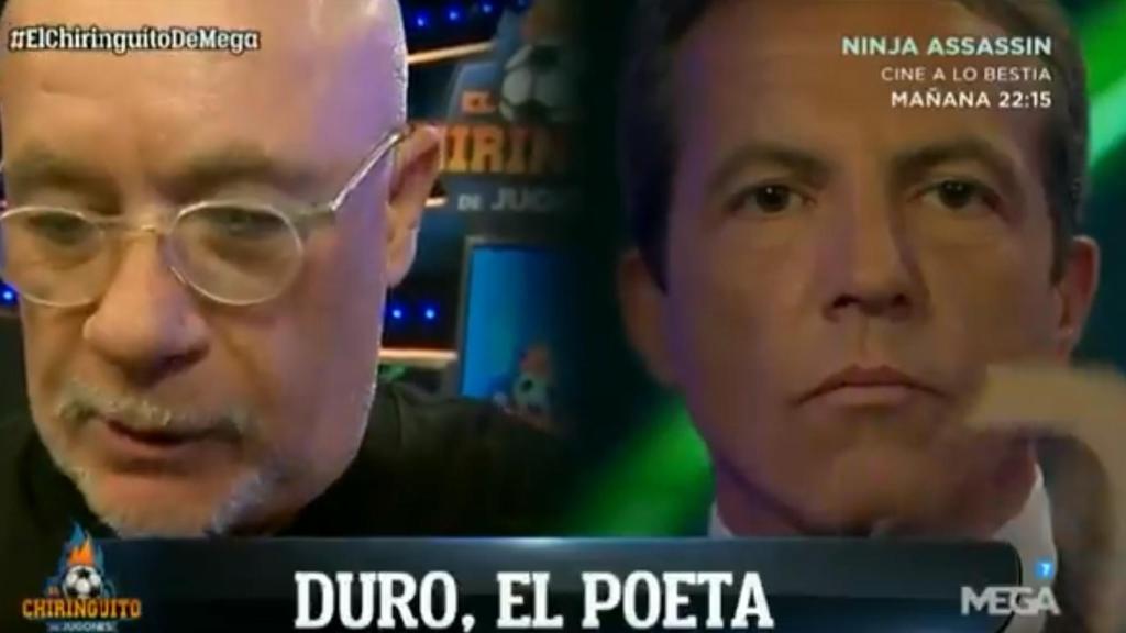 Alfredo Duro recitando su poesía a Soria. Foto: Twitter (@elchiringuitotv)