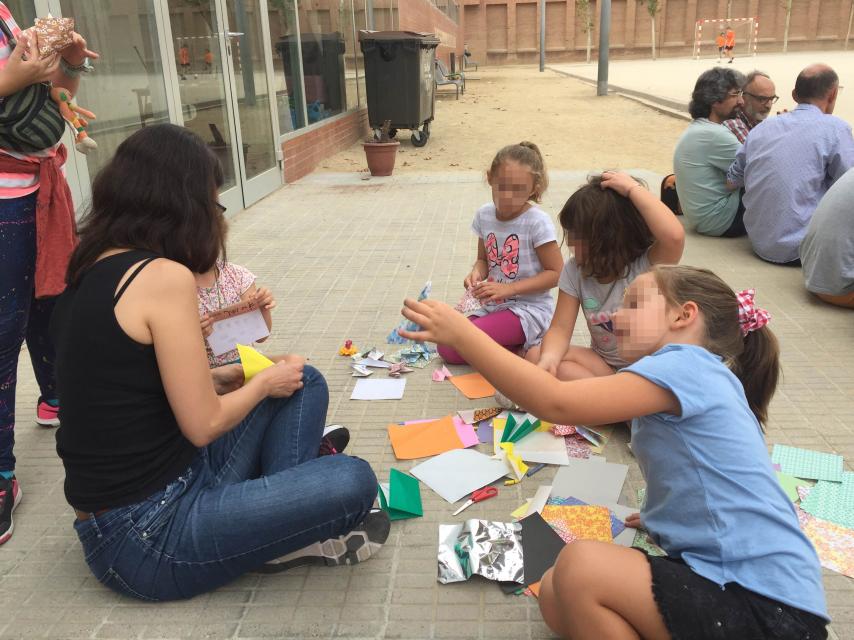 Niños en un colegio de Cataluña habilitado por la Generalitat para el 1-O.