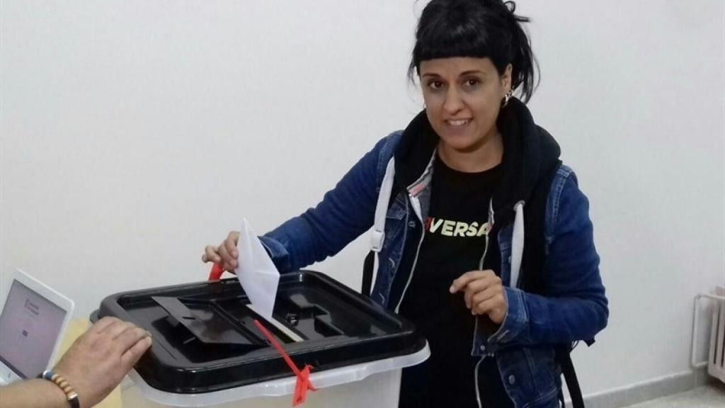 La líder de la CUP Anna Gabriel, votando.