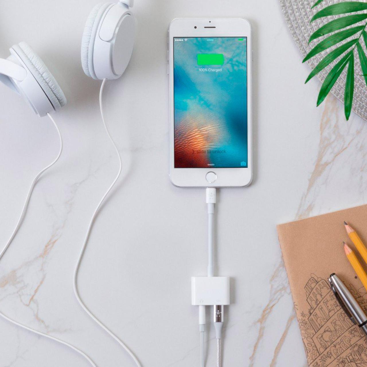 auriculares-y-carga-iphone