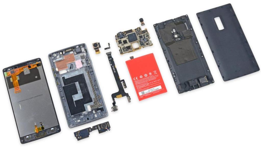 Cuando el arroz no es suficiente: así recuperan un móvil mojado los profesionales