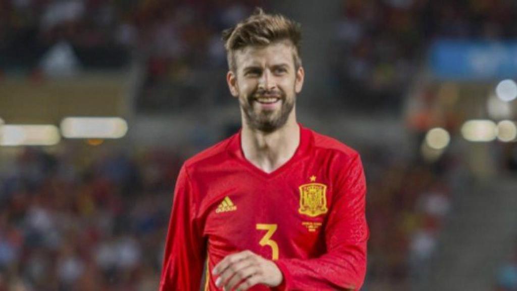 Gerard Piqué, en un partido con la Selección   Foto: Twitter (@ellarguero)