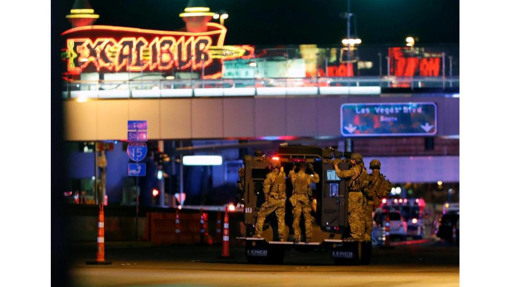 Agentes del FBI en un vehículo blindado. Steve Marcus. Reuters.